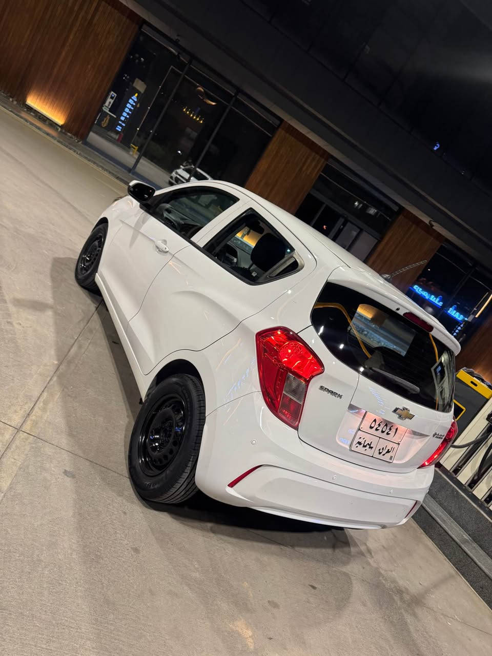 ﷽
للبيع شوفوليت spark 
2018 خليجي 
محرك 4 سلندر طبيعي 
ربع البنيد صبغ فقط بدون دواخل
كير محرك شرط 
مكان السياره سليمانيه 
سعر 82 ورقه 
*********** السليمانية, العراق
