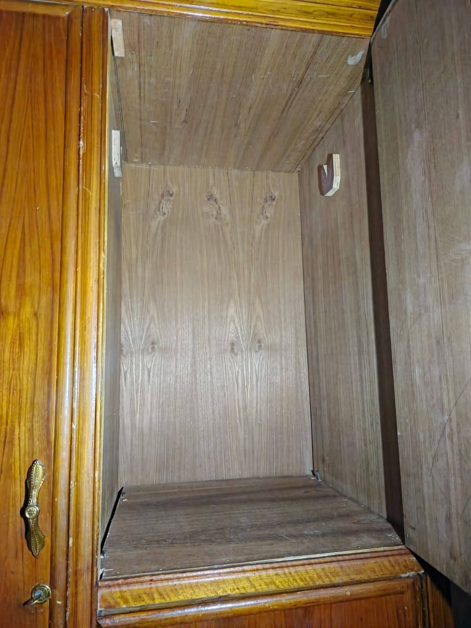 كنتوراللبيع تفصال بابين داخل وخارج صاج اللة شاهد مفصلة.ب٢٦٠ عارضة ب١٥٠ وبي مجال حك جية مكاني بغداد الحبيبية شارع سجة فرع مطعم سلام الاستفسار واتساب علرقم ***********أو خاص
