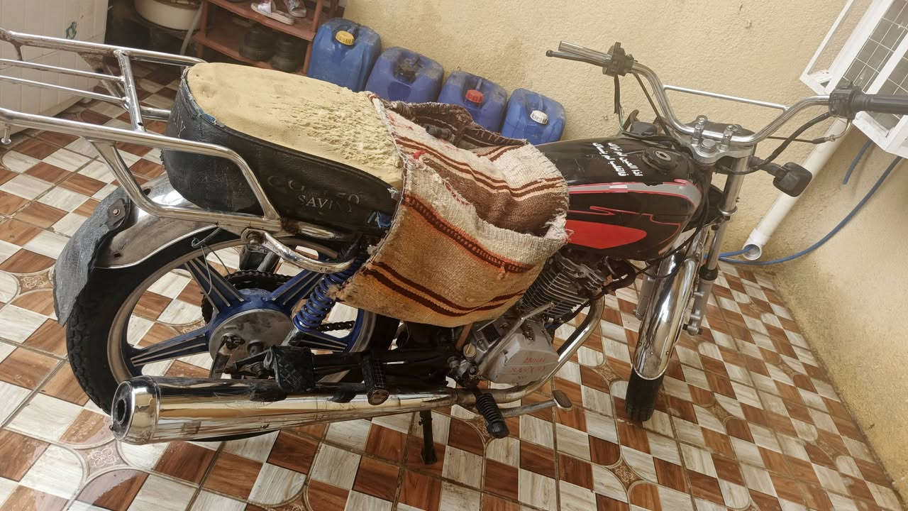 السلام عليكم دراجه سيفان للبيع موديل 20 دراجه ما مفتوحه دراجه بيها خيط تبخير من تحمه اهواي السعر 325 وبيها مجال مكاني ديالى خالص هبهب رقمي ***********
