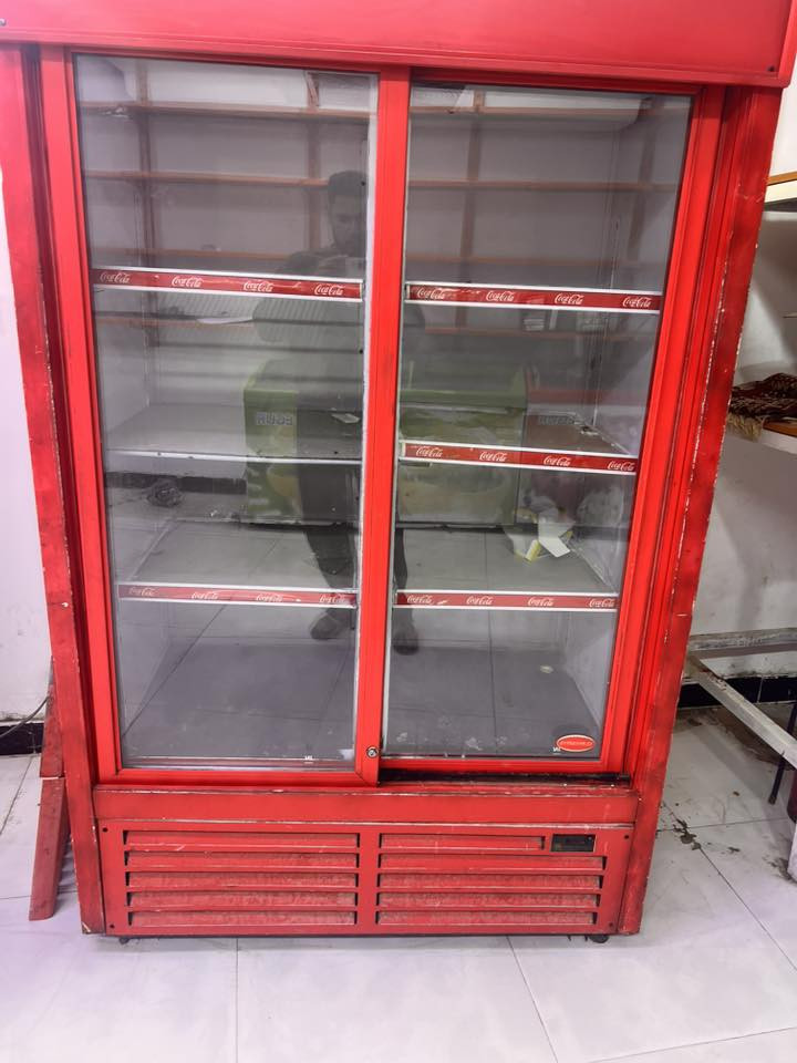 سلام عليكم عارضات ورفوف  للبيع مكاني بصره ***********
