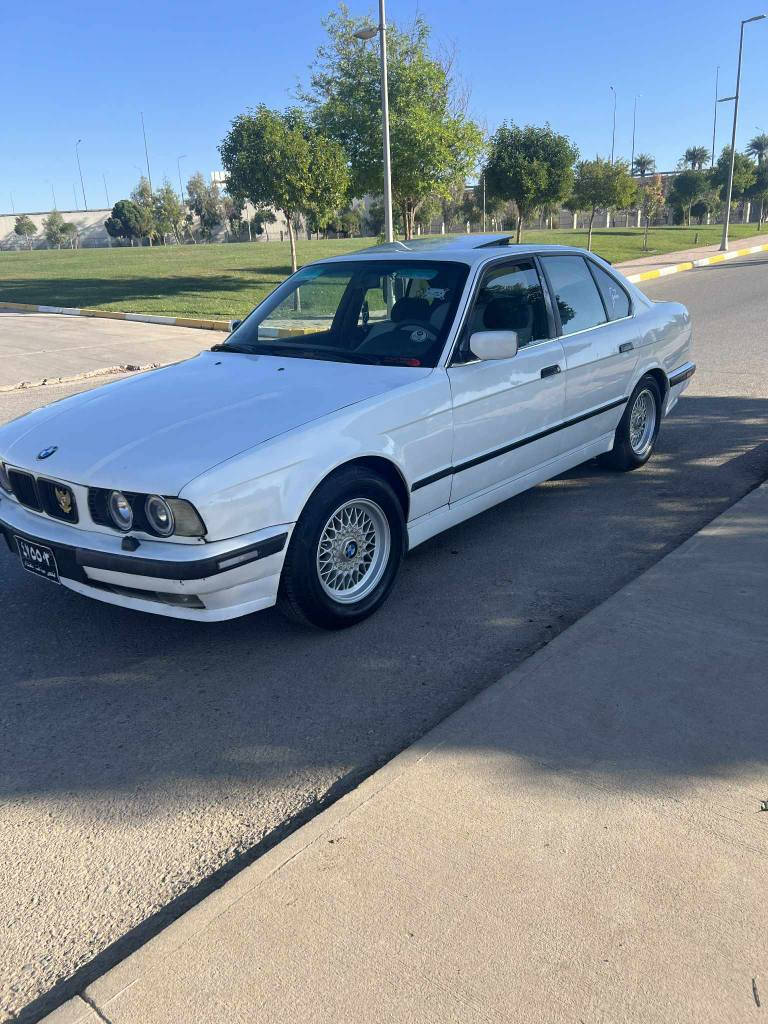 سە رە تا بە ناوی خوای گە ورە 
ٸە م BMW بۆ فرۆشتن مۆدیل 1992 
تۆماتیکە 525 مە کینە ی کە پسە تە بریدە 
سلایتە فولە ماسە فات جە مپە کی خە فیفی لای 

سە کنی هه یە دوو پار چە ی بۆیاخە  بە حیزام دە

 فرۆشم بۆیاغی سە قف و شانی نیە بە شە رت ارم

 بلاستیک بە شە رتی اولیات دە عامی لۆ دە عامی بە شە رت گیرو مە کینە و تە قە ورە قە ی بە شە رت
ناوخورفە ی لۆکی لە سە رە چوار تاییە و ویلی نوی 
ماڵی دۆستە سە یارەی دە ستی خۆمانە سە یارە ی 
مە عرە ز نیە مە سرە فی تیدانیە کارە بایی هه مووی ایش دە کا زۆر مە زوبوتە 
تکاییە مشتە ری نی بیزارمان مە کە لە گە ل ریز  
گۆرینە وە م نیە تە نها فرۆشتنە موسوو بڕاوە  بە شە رته لە گە ل ریز مان دا 
بۆ ادمینی گوڵ  سعری 42 وە رەقە و معامە لەیە کی برایانە لە هه ولیرم .               *********** أربيل, العراق
