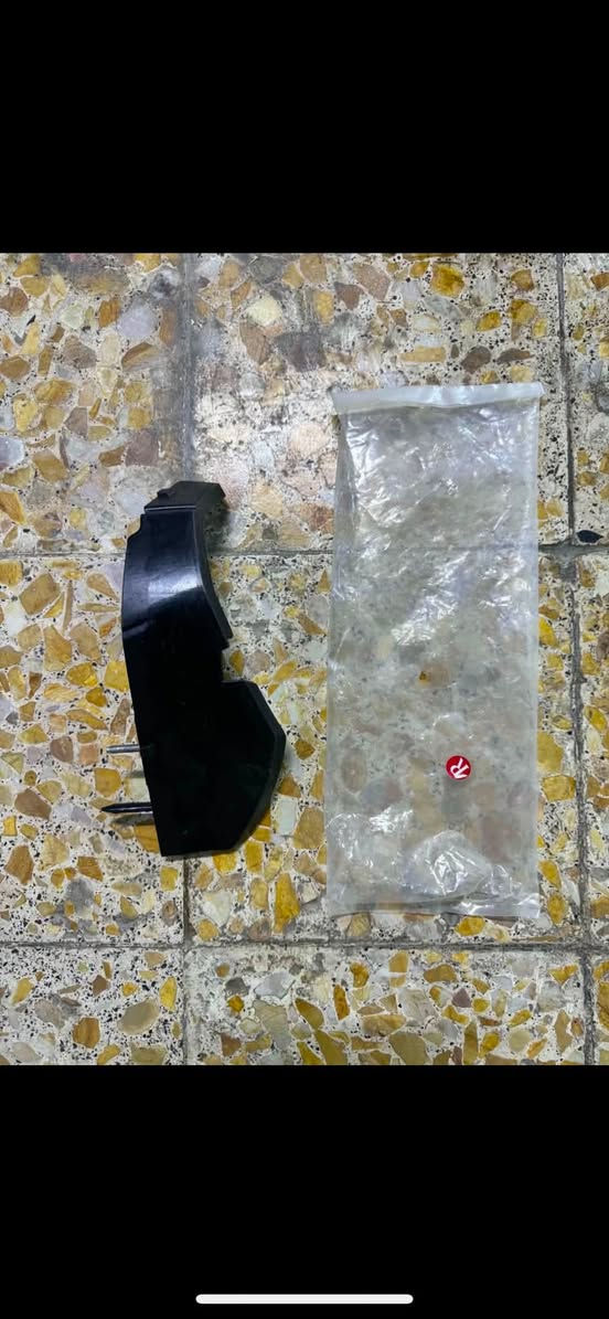 سلام عليكم 
غراض جالنجر للبيع بأسعار جداً مناسبه 
١- قبق جنطه ابيعه كامل بدون ضربه 
ب ٣٠٠ الف قفله 
__________________________
٢- تانكي بانزين تفصيخ من مديل ٢٠١٥ الى ٢٠٢٠ 
ب ٥٠ الف قفله 
__________________________
٣- لاستيك باب + تريشه  عكس السايق ب ٣٠ الف قفلهم 
__________________________
٤- كيلون باب السايق ب ٢٥ الف قفله 
__________________________
٥- ماسكه دعاميه اماميه جهه يمنه ب ١٠ الف 
__________________________
بغداد البياع 
***********
