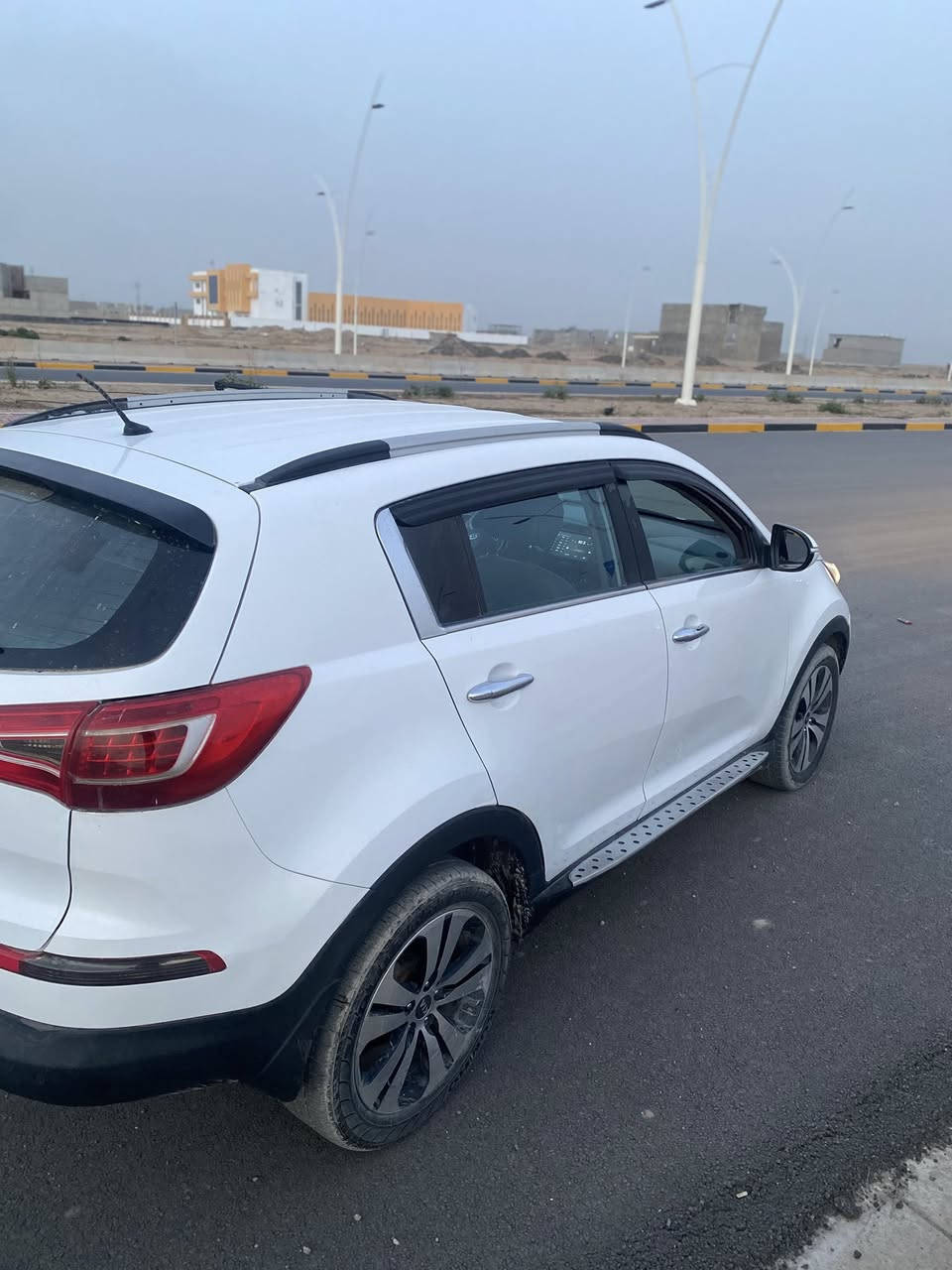 السلام عليكم:للبيع سبورتج موديل 2013: سياره كلش حلوه و نظيفه وارد خليجي فقط بيها 3 قطع ضرر بدون دواخل + ايرباك سليم 
تبريد ثلج ❄️ 
السياره بل واقع احلى 
السعر 128
المكان صلاح الدين _ سامراء 
رقم ***********
