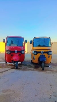 للبيع تكاتك ثنين الصفره كشر 18 محرك 23 الحمره كشر نهايه ال 18 محسوب 19...