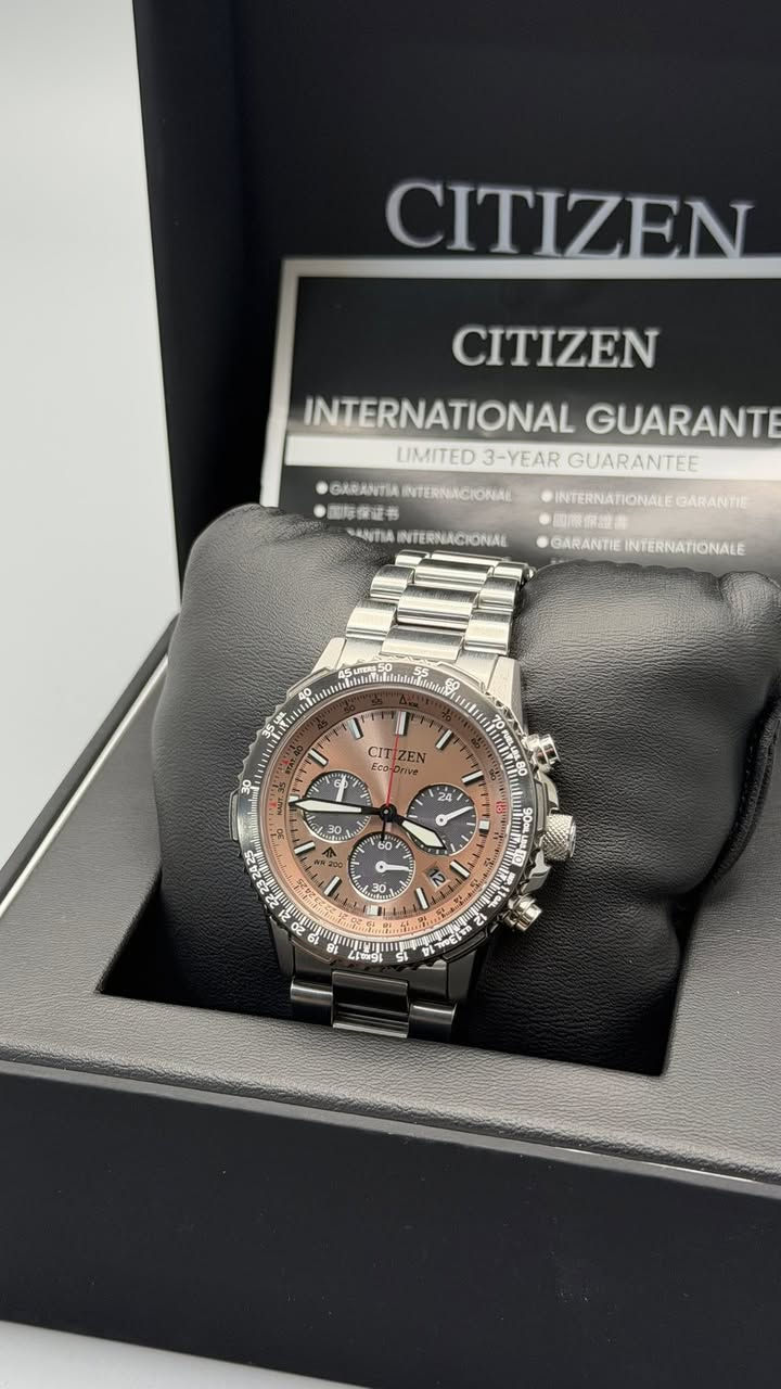 ساعة CITIZEN Eco-Drive الأصلية
تصميم رياضي فاخر يجمع بين الأناقة والأداء العالي، مناسبة للاستخدام اليومي والرسمي.

المواصفات:

* نظام Eco-Drive يعمل بالطاقة الضوئية
* مقاومة للماء WR200
* هيكل وسوار ستيل فاخر
* كرونوغراف متعدد الوظائف
* تصميم رياضي أنيق بلون مميز
* زجاج مقاوم للخدش
* كفالة دولية أصلية

السعر: 515,000 دينار عراقي

للتواصل والاستفسار واتساب:
***********
