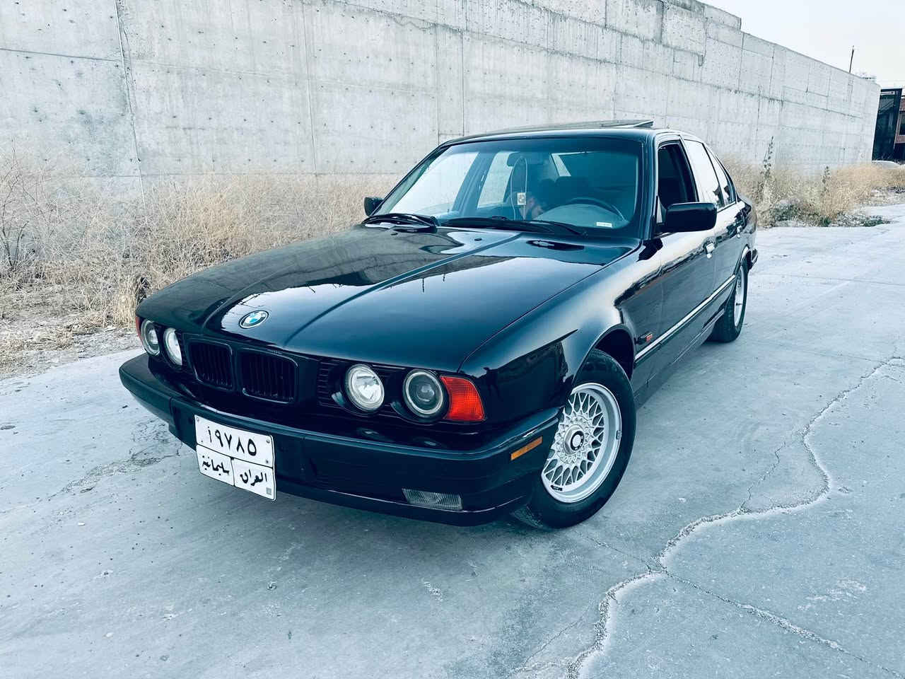 BMW 525 i
موديل 1990
گير عادي 
دوو جام كاره بايي 
ناو فورميكا 
شه ش كه له 
كامل كراوه به 1995
حه فته يه كه كامل بوياغ كراوه بو 
جواني به س به ده ني گوراوه 
سلايت أيش ئه كات مه زبوت
ره قه م سليماني 5 گه لا غه رامه ي تيايه 
دواي مه عمه له بوت ئه گيرمه وه 
نرخي 55 مه عمه له 
ز.م ***********
ز.م *********** السليمانية, العراق
