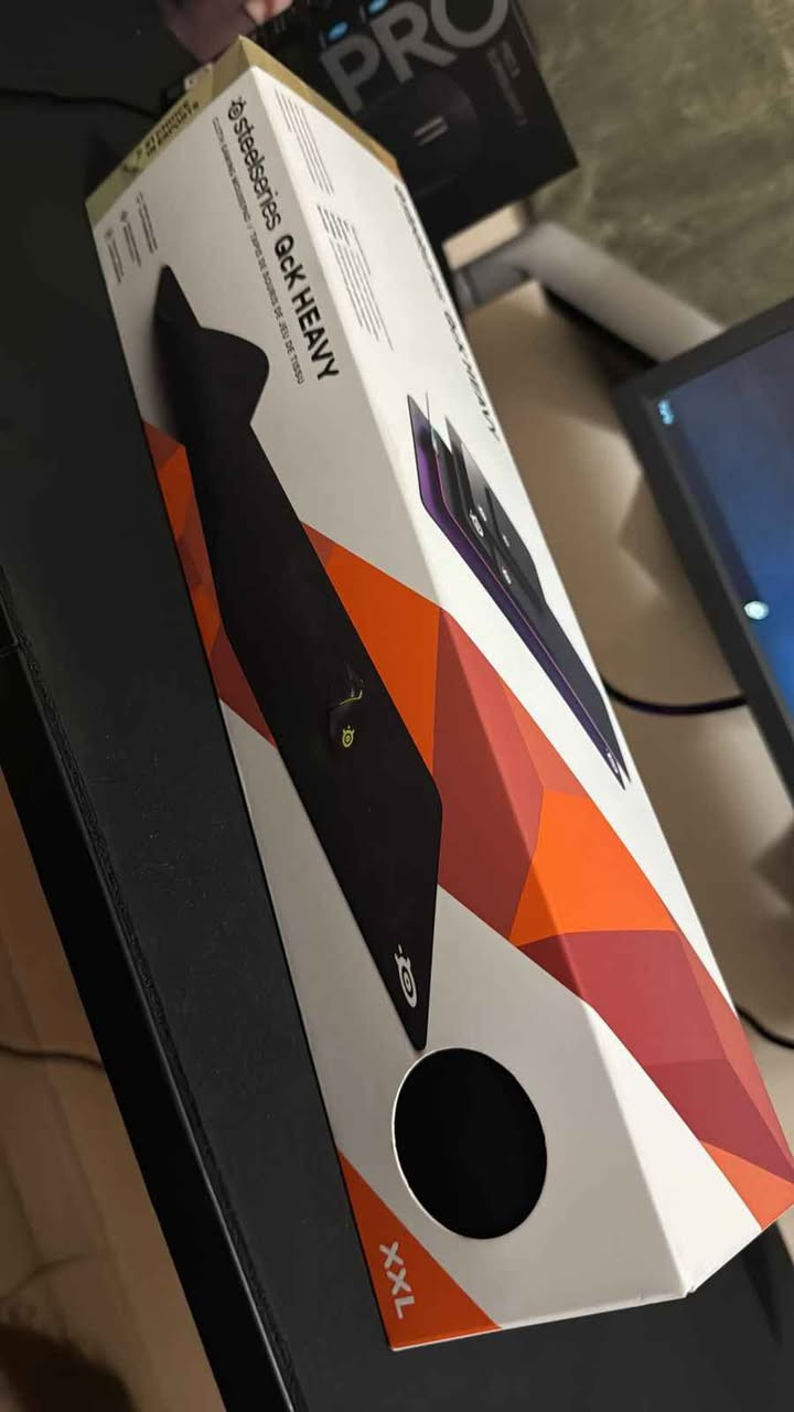 * شاشة: شاشة سامسونج أوديسي G4 مقاس 25 بوصة بدقة Full HD وتردد 240 هرتز وقت استجابة 1 مللي ثانية.
 * ماوس: ماوس لوجيتك G Pro Superlight لاسلكي وردي خفيف الوزن.
 * كيبورد: كيبورد ريدراجون Fizz RGB ميكانيكي سلكي بتصميم 60٪.
 * ماوس باد: ماوس باد ستيل سيريز QcK Heavy XXL كبير الحجم.
الميزات:
 * جميع الأدوات بحالة ممتازة وتعمل بشكل جيد.
 * تصميم عصري وأنيق.
 * أداء قوي ومناسب للألعاب.
السعر: 335  الف عراقي (غير قابل للتفاوض).
للتواصل: [‏‪***********‬‏ واتساب ].
ملاحظة: يرجى ذكر أن الأدوات تباع كمجموعة واحدة ولا يمكن بيعها بشكل فردي. بغداد, العراق
