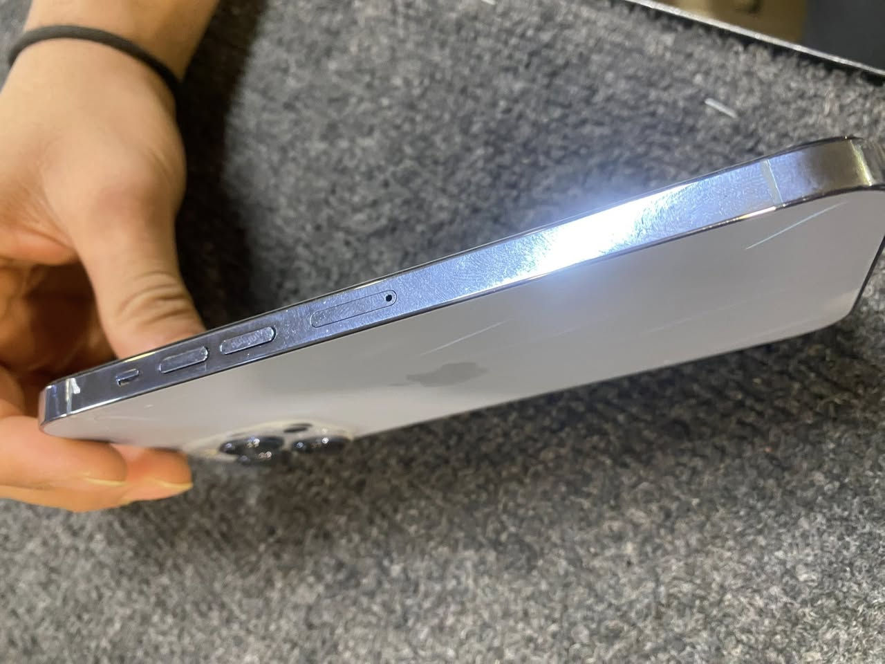 ايفون 13برو ماكس للبيع
ذاكره 256
بطاريه 79
كلشي مابي امبدل فقط شاشه وضهور مفطور لبيع
كلشي بي شغال فيس ايدي كامره كله شغال 
سعره 425الف 
مكاني بغداد

رقم الهاتف ***********
