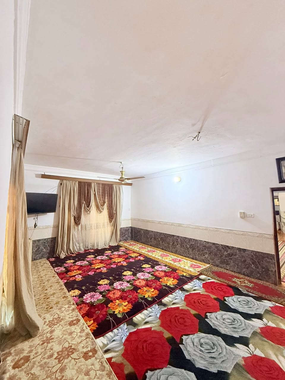 بيت للبيع طابو صرف حي الظباط  مساحة ٢٧٠ بالسند و٣٠٠ واقع حال
محتويات البيت ٤ غرف نوم ثنين فوك وثنين جوة طابقين 
ويحتوي ع صحيات داخليه وخارجية وهول وصالة ومطبخ واستقبال
للاستفسار *********** او واتساب
