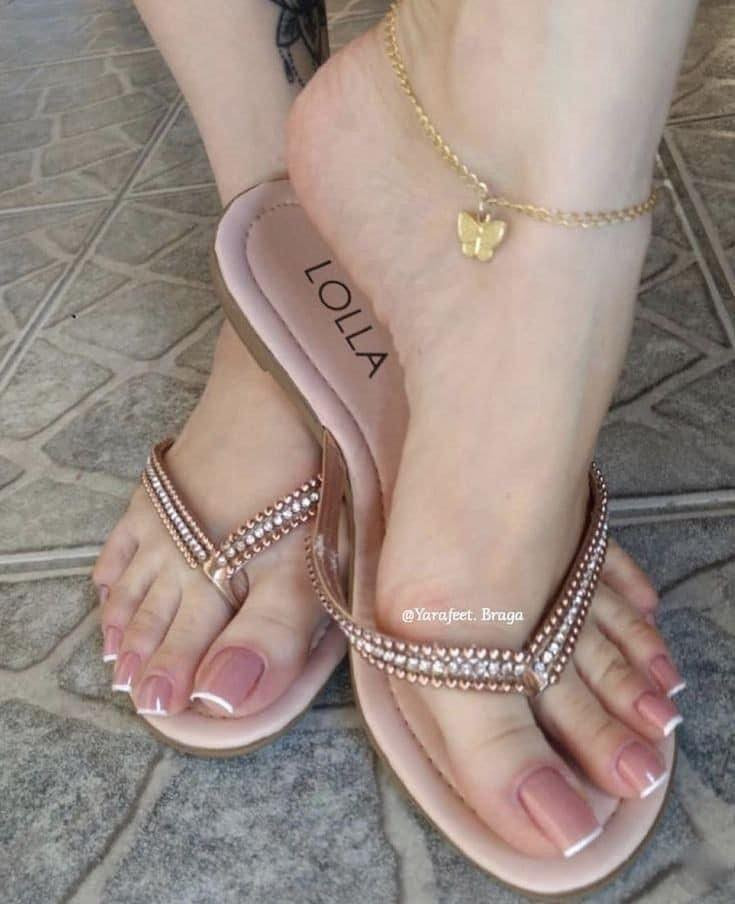 🌸 عرض العناية الملكي بالقدمين 🌸
دلّلي قدميكِ بروتين فخم يمنحكِ نعومة مخملية وإحساس راقٍ بالعناية.

يحتوي العرض على:
💧 عصارة كَرَم الإيرانية – ترطيب عميق وتجديد للبشرة من أول استخدام.
🧦 جوارب سيليكون مرطّبة – تحافظ على النعومة وتغمر القدمين بالراحة.
🪮 أداة تقشير احترافية – تزيل الخشونة وتعيد النعومة الطبيعية للبشرة.

✨ تجربة عناية متكاملة تليق بأنوثتك ✨

📦 العرض بسعر خاص ولفترة محدودة
احجزي الآن واجعلي كل خطوة تحمل نعومة وفخامة.


**إذا كنت صاحب هذا الإعلان وتريد حذفه لأي سبب، رجاءا أرسل رسالة إلى الدعم الفني**