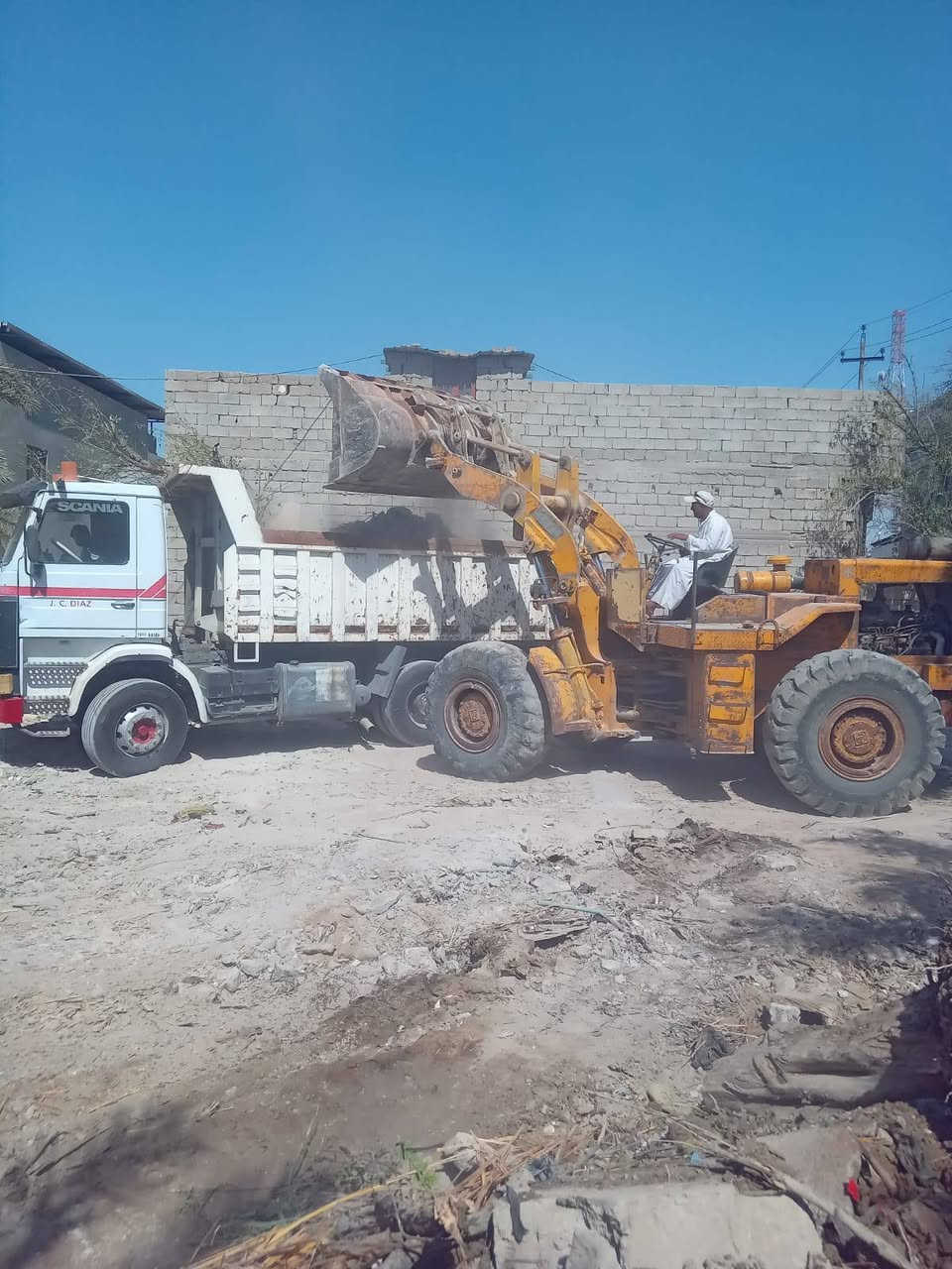 سلام عليكم للبيع سكانيه ١١٣ رقم بصره انكليزي شاصي قير مكفول عنوان بصره ابو الخصيب  ***********
