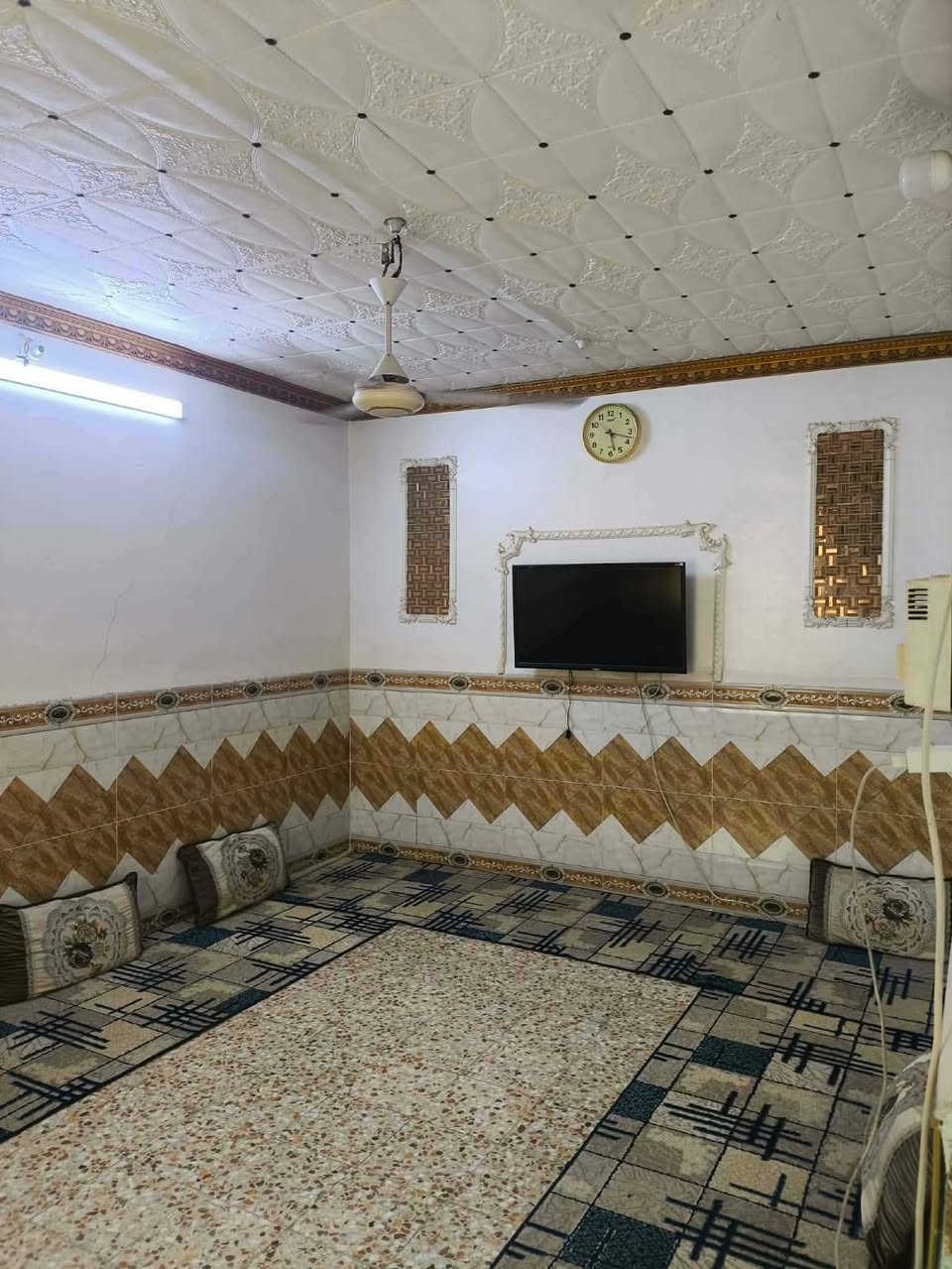 اللهم صل على محمد وال محمد العرض اليوم
🏠 دار للبيع –📍 الموقع: الديوانية  م قرب اعدادية الفردوس
 – مطلوب اسكان 7 مليون
تسديد الشهري 200 (ملاحظه تغيير كفيل مباشر)

📐 المساحة: 100 متر

📐الواجه /٩ ) ؤالنزال١١م

📄 الطابو: صرف

🔹 تفاصيل الدار:
✅ طابق واحد– بناء عكاده
✅ 
✅ 1 غرف نوم
✅ 2 مجمعات صحية
✅ براني
✅ مطبخ
✅ صالة
✅ 
✅ سنة البناء: 2015
~~~~~~~~~~~~~
#متابعة_الصفحة
#نستقبل_جميع_عروضكم
———————————————————
🔺#للاستفسار الاتصال ع الارقام
‪***********‬‏📲 

  او مراسله واتساب +964 770 986 0830 📲  
—————————————————————
او زيارة مكتبنا من الساعة 3 الظهر الى 8 مساء 
🔺العنوان:- مكتب بلجيبه 
🔺حي سايدين جامع الرضا بلجيبه يم مدرسه الفجر
