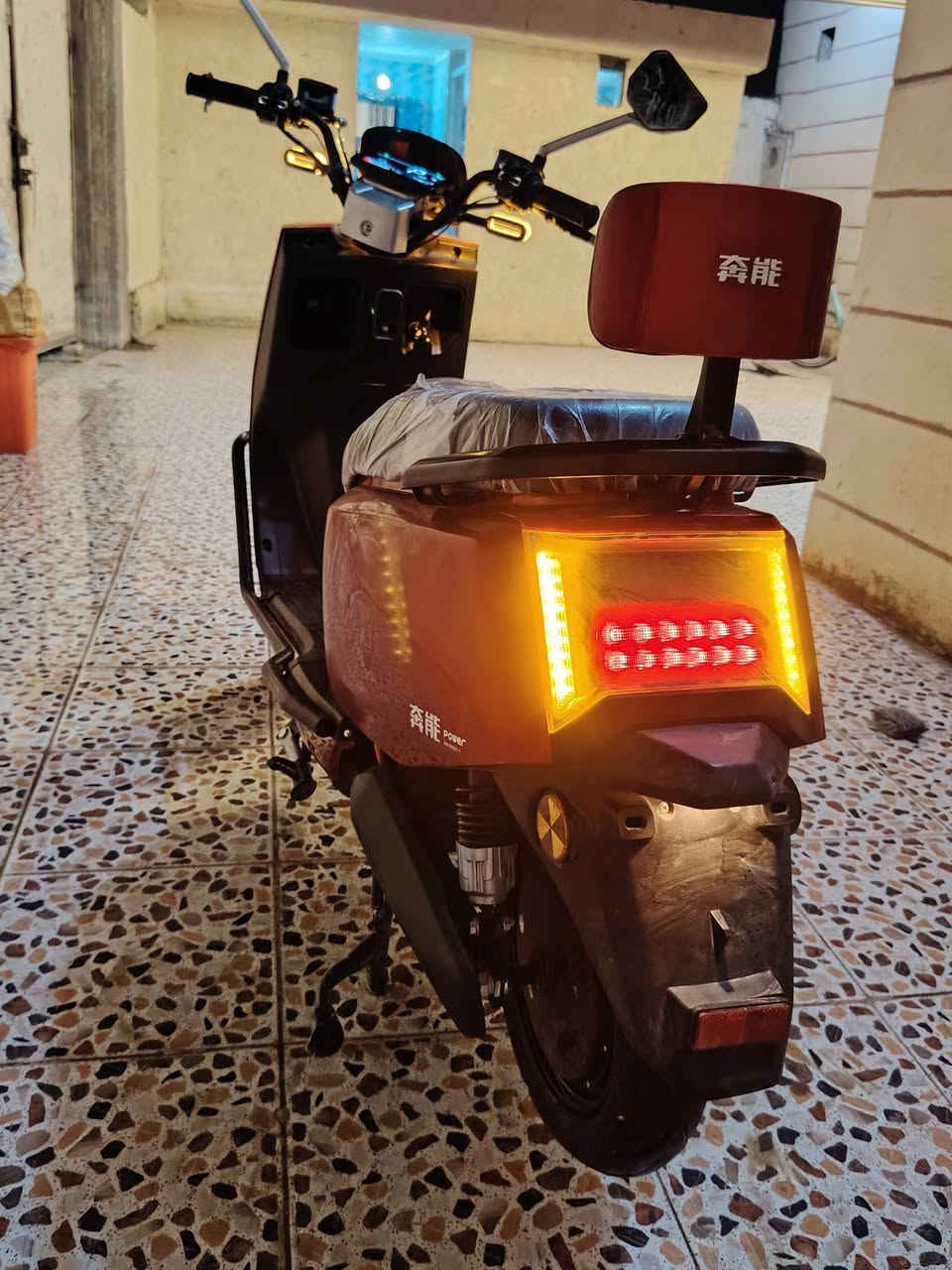 سلام عليكم دراجه شحن للبيع دراجه توها طالعه من المعرض دراجه 6 بطاريات دبل نضافه فول فول كفاله عامه دراجه سرعتها 65 حقيقيه وسعره خاص مفتوح او *********** وبيه خير ويدلل
