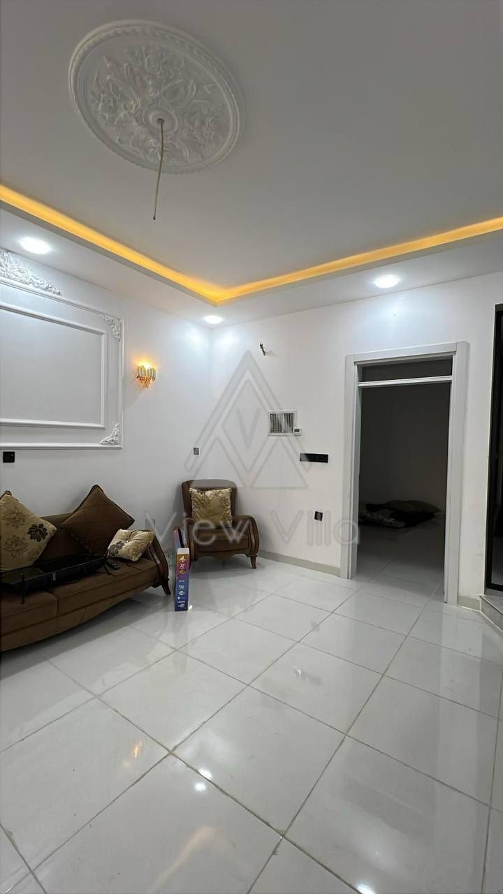 منزل للإجار 100m  البيت مؤثث زيرو نضيف جداً 
يتكون من 3 غرف نوم ونضام دكت 

🔹شركة  #ViewVilla  للعقارات 
🔸لدينا عروض تناسبك_رابط القناة بأول تعليق(للعقارات المعروضة داخل أربيل)

للتواصل 📞:***********
