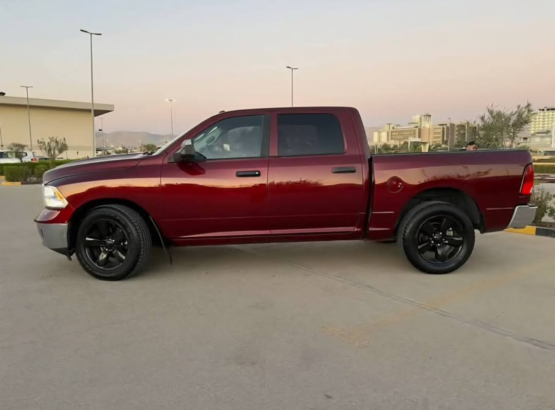 السلام عليكم
رام 2023 كلاسك 
باب طويل بدي قصير المرغوب 
محرك ٨ سلندر 5700  وفور ويل درايف 
4x4
السيارة بدون ايرباك وبدون دواخل  جميع الايرباكات سليمة
حادثها خارجي
تبديل ٣ قطع بلادي 
بجم كبس وشاصي مكفول وبدون دواخل السيارة
السيارة دخول جديد
مرقم سليمانية وكاملة مكملة
تحويل وكاله حاضر 
السعر  24,000 وبيها مجال 
للاستفسار اكثر 
*********** واتس اب
مكان السيارة في بغداد بغداد, العراق
