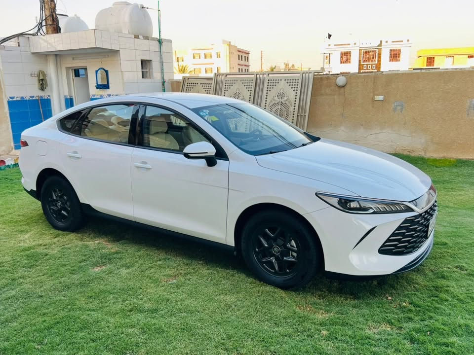 السلام عليكمً
BYD
كن بلاس مديل 2025 مكفوله كفالة عامة 
داخل ابيض المرغوب 
موصفاته معروفه حساسات كشنات جلد شاشا كامره خلفيه تحكمات جهتين تحكم بسعه البطاريه بيه انضمه قياده متنوعه SPORT NORMAL ECO   قطعتين تبريد ملحقاتهة كاملة 
السعر18.200 مجال قليل
المكان بغداد
الاستفسار ***********
