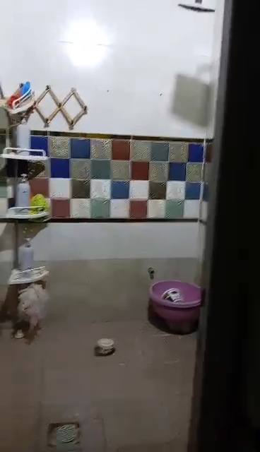 بيت بناء حديث طابقين مساحة ١٠٠م في حي الصديق عرب جلوب رقم العقار ٨٧١ شارع ١٠م مدخلها من شارع ٢٠ بضهر شارع ١٥ يتكون من استقبال ومطبخ بصاله الدرج و٣غرف نوم صحيات فوك وجوه وخارجية البيت كامل السعر مناسب ١٥٥مليون بي مجال مليون لو مليونين او ٣ هاي تبقى قناعة صاحب العقار اي استفسار اتصال وبخدمتكم مكتب ابو الخير للعقار اكو فديو للبيت اي استفسار راسلني واتس او خاص ابعثه الك تحياتي للجميع مكتب ابو الخير للوساطه العقاريه تعاملك مباشر مع صاحب العقار ***********
***********
***********
***********
