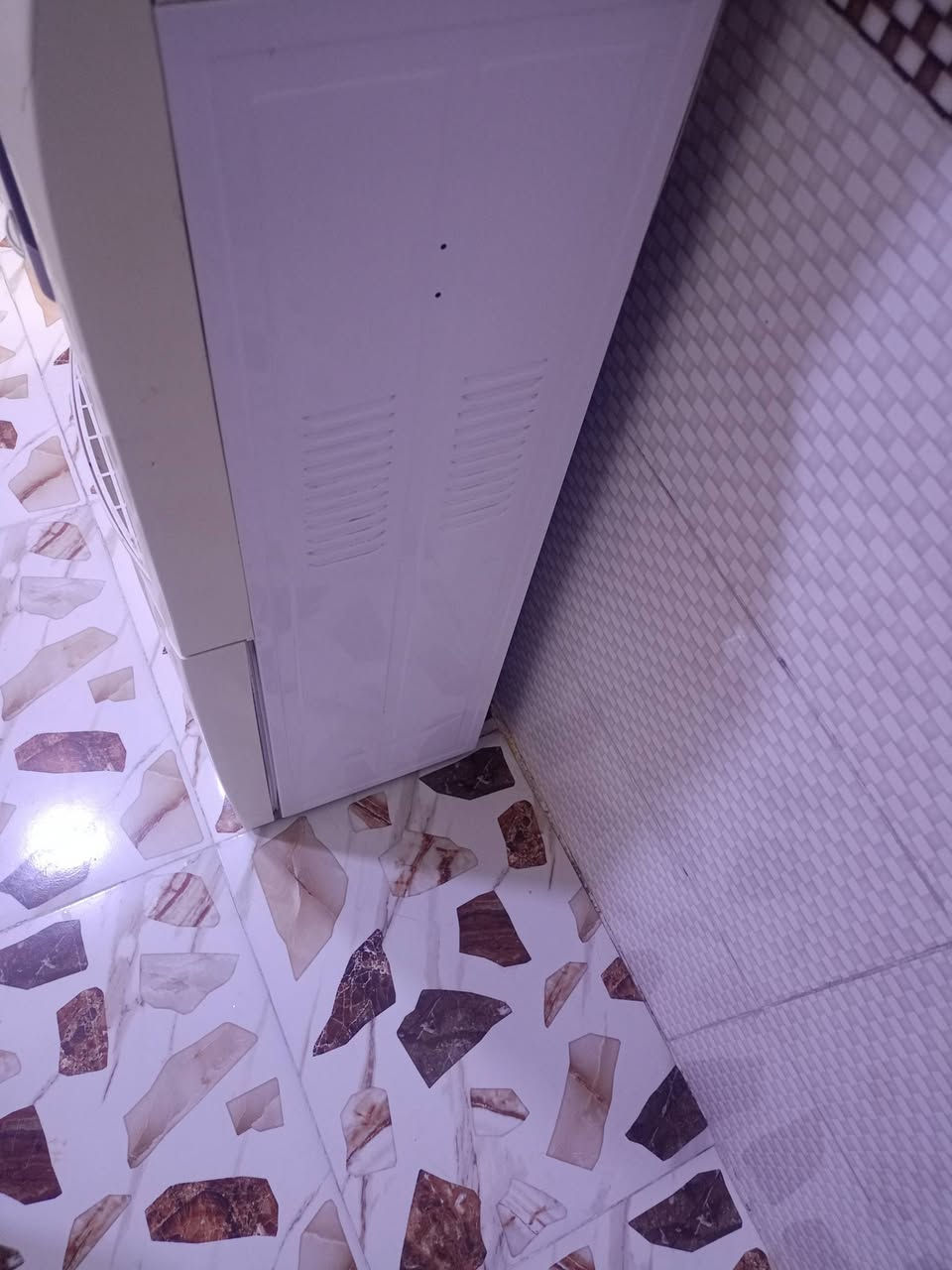 براد اخو الجديد نظافة100٪ شغال بارد.. دافي.. حار.. ثلاجة مال بيت كل نقص مابي كله بلادي شركة غاز بلادي وماطور بلادي السعر 60 وبي مجال بسيط الشراي يتصل  ***********
