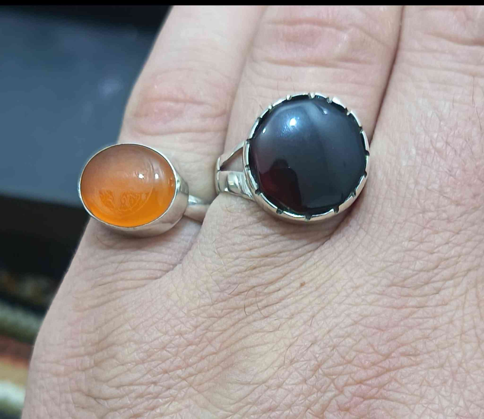 اللهم صل على محمد وآل محمد الطيبين الطاهرين
خواتم مباركة
من التحف وبصياغات نازكة ومرتبة
للأستفسار *********** واتساب
أو خاص
