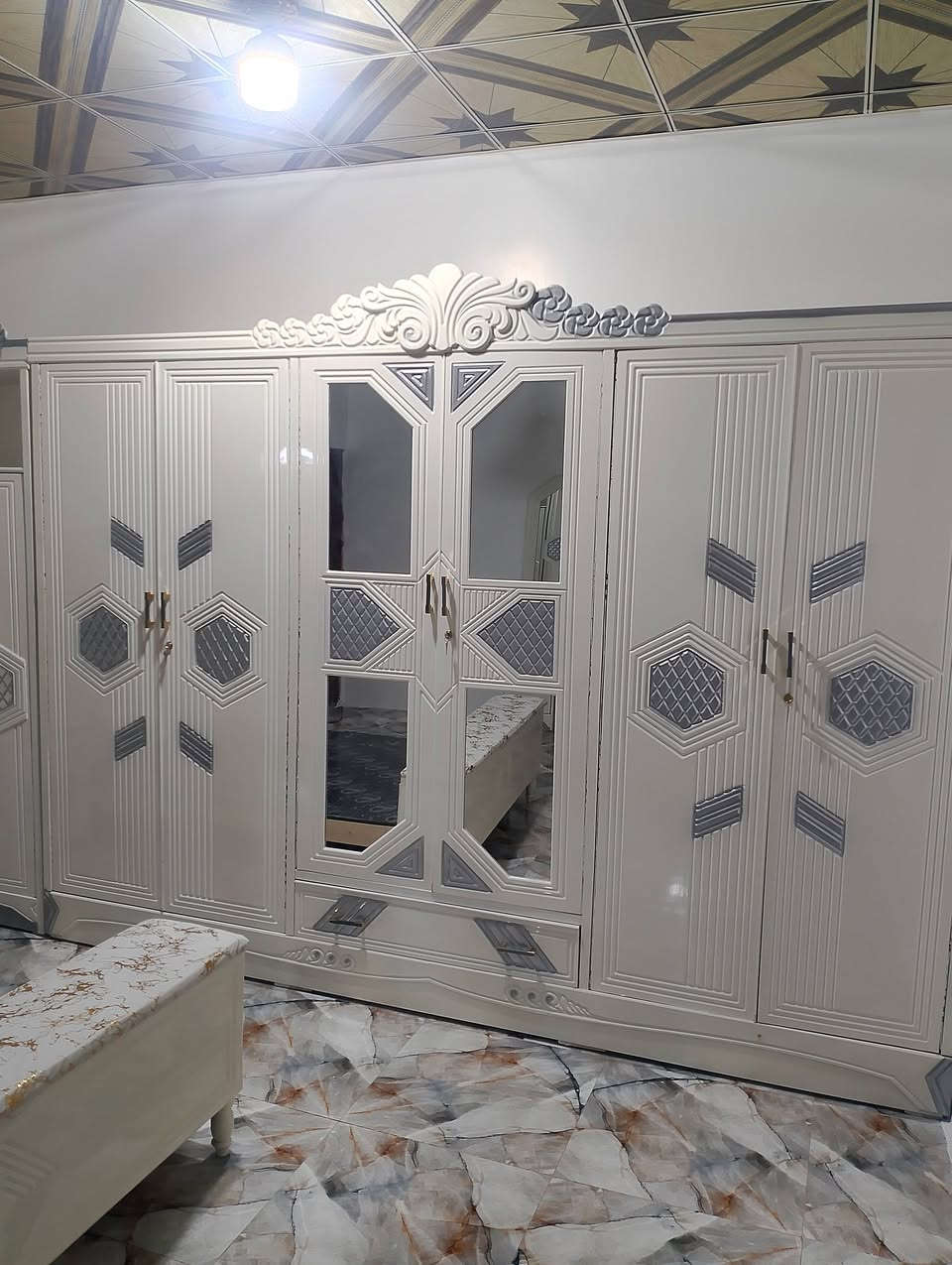 سلام عليكم غرفه للبيع جديده ما مستخدمه الخشب عراقي اصلي السعر مليون و50 الف
للاستفسار والاتصال 

‏‪0780 798 9754‬‏
