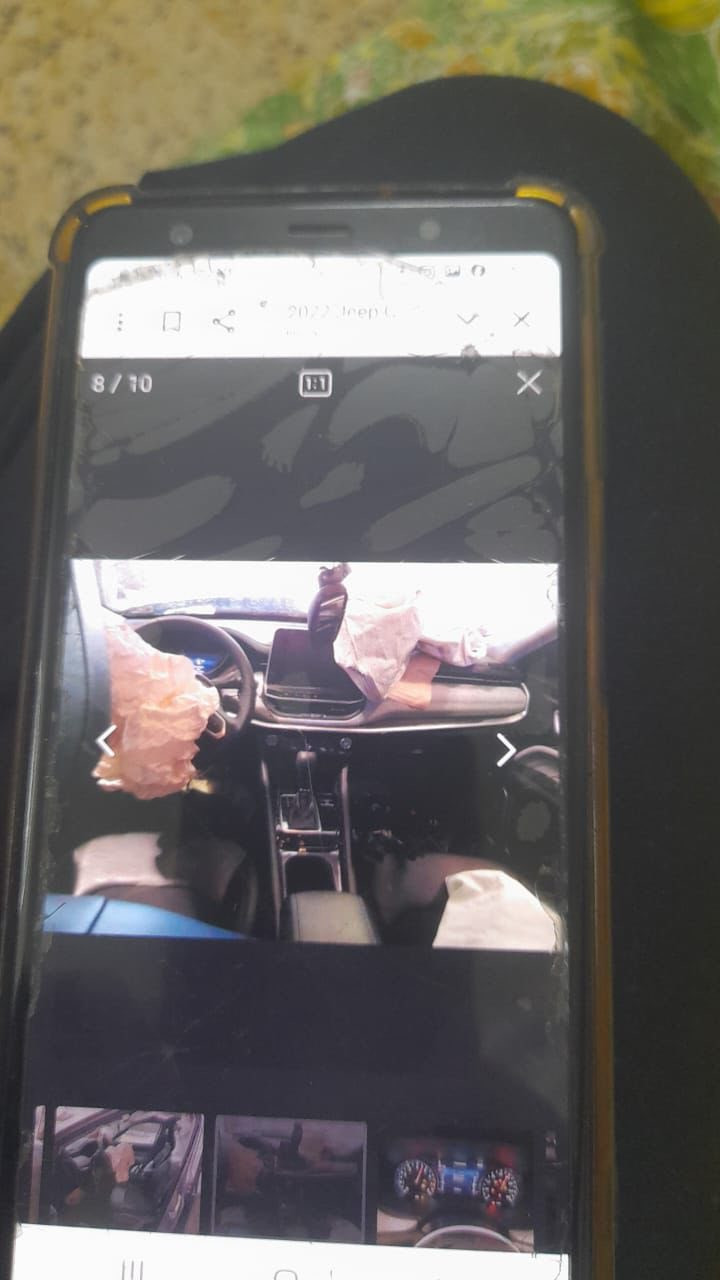 سلام عليكم سياره جيب كومباس 2022 وارد امريكي الحادث موضح بالصور سياره نضيفه  رقم بغداد مكاني بغداد ماشيه قليل السعر 140$ وبيها مجال بصيط ***********
