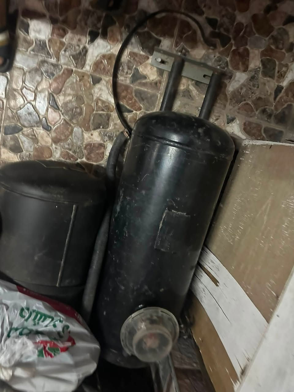 سلام عليكم
للبيع 3منضومات غاز ثنين منهن اربعه سلنتر وحده 6سلندر. بدون كارت سعر وحده 350 وبيها مجال 
عنوان كركوك لستفسار ***********
