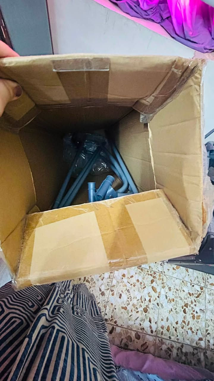 سرير من عمر اول يوم ولحد عمر 4 سنين
مميزاته
تحويله من سرير → سرير جانبي → قفص لعب → سرير سفر... كله في منتج واحد
**أهم المميزات:**
• مناسب من حديث الولادة حتى 4 سنوات
• ميزة **التأرجح والاهتزاز المبتكرة لتهدئة الطفل**
• نظام **طي سريع وسهل** بدون مجهود
• مستويين للارتفاع حسب عمر طفلك
• فتحة جانبية تتحول لسرير ملاصق لسرير الأم
• هيكل قوي ومتين + أمان كامل للطفل
• أحزمة تثبيت بسرير الأم لضمان عدم الحركة
• عجلات خلفية لتغيير مكانه بسهولة داخل البيت
• يتحول إلى **قفص لعب واسع وآمن**
• وحدة تبديل ملابس وحفاض مدمجة السعر 150 وبي مجال قليل المنتج ((غير مستخدم))


**إذا كنت صاحب هذا الإعلان وتريد حذفه لأي سبب، رجاءا أرسل رسالة إلى الدعم الفني**