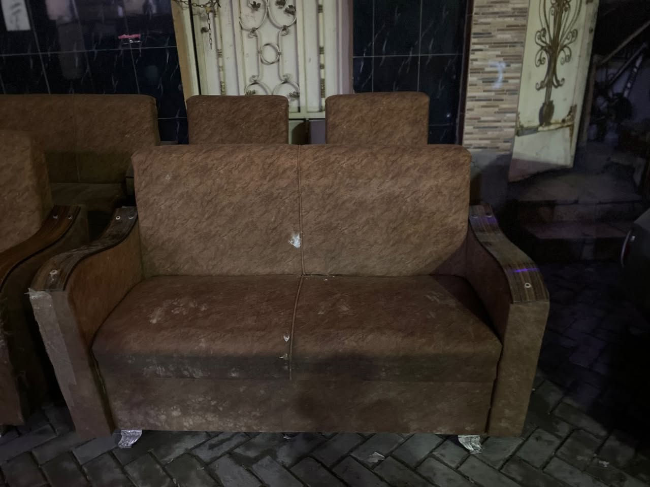 تخم. عشر مقاعد نضافه وسط الإسفنج جيد المقعد والضهر جيد سعره١٠٠مكانه الاعظميه


**إذا كنت صاحب هذا الإعلان وتريد حذفه لأي سبب، رجاءا أرسل رسالة إلى الدعم الفني**