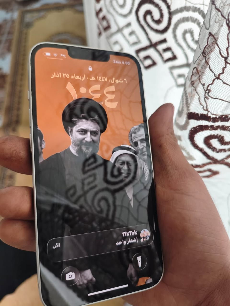 سلام عليكم ايفون 13 عادي دبل سيم كارت بطاريه 91 مكفول مامبدل اي شي بي ملحقاته وياه سعر 450بي مجال قليل 
***********
