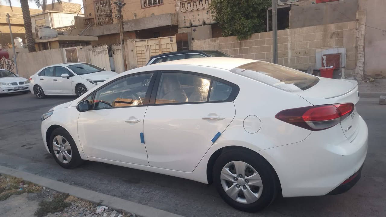 اسلام عليكم سيارة سيراتو وارد خليجي رقم بغداد كير AT كير ومكينة مكفولات السيارة كشرها مكفول ماعدة الجاملغ الايمن بس بارد عنواني البياع شهداء السيدية بغداد رقم *********** موديل 2018 محرك 1600 دوش سعر 135
