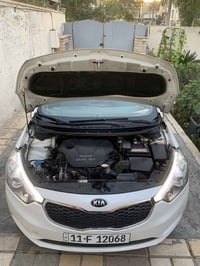 للبيع • سيارة • معلومات قليلة