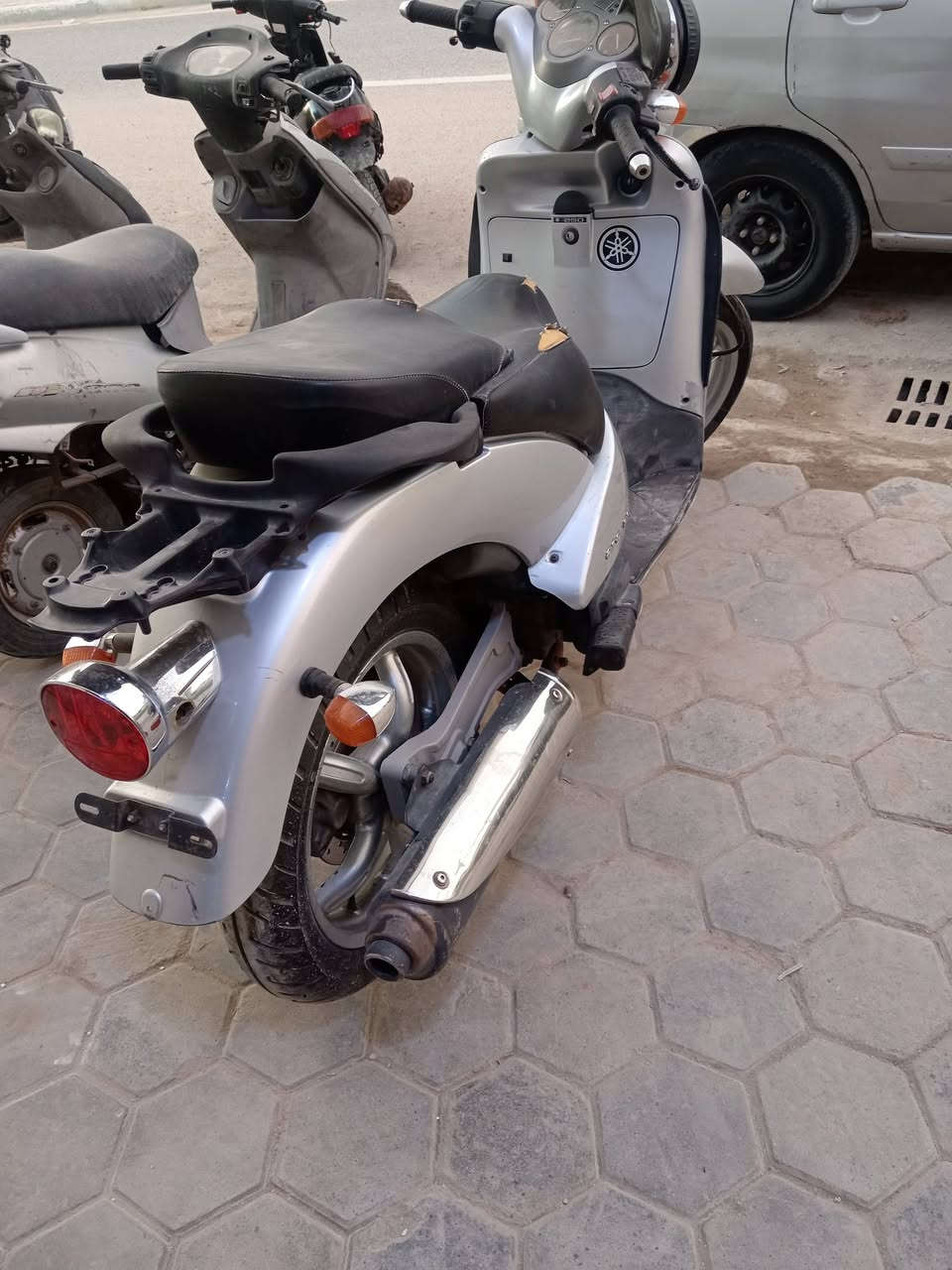 دراجه للبيع ياباني مال حاويه نكره سلف تشتغل بس تصعد حماوته وماعرف شبيه 
محركه ربع 250
ابيعه هل موجود مكاني كربلاء 
***********السعر ٥٠٠وبيه مجال حك الجيه
