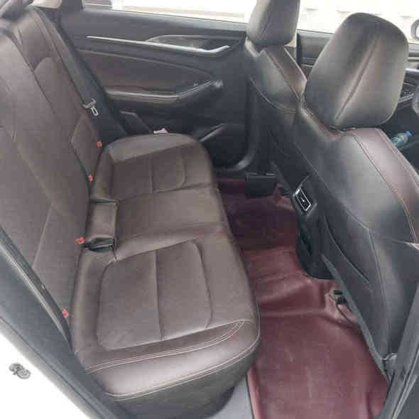 سلام عليكم شانجان ايدو بلس موديل 2023  السيارة ماشية 53 الف السيارة بيهه طخه بقبغ الجنطه والدعامية الخلفية وبيهه شخط بل باب بس ممسويهه السعر 127 وبيهه مجال بسيط مكان السيارة بغداد الحرية للاتصال ***********
