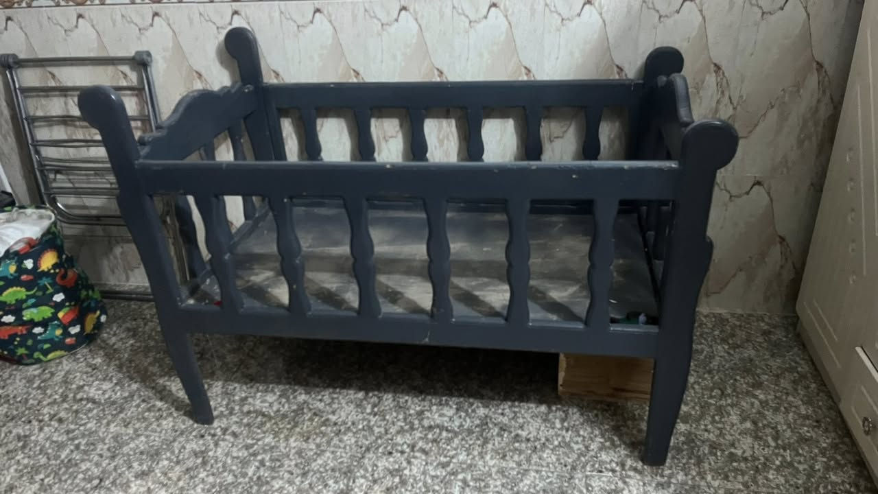 سلام عليكم مكلف بالنشر
سرير اطفال عدد 2 واحد كبير وواحد وسط نوعه خشب الجام شغل نضيف وقوي السعر 100 ثنينهن
تواصل اتصال او مراسله واتس 

‭0783 155 2710‬
