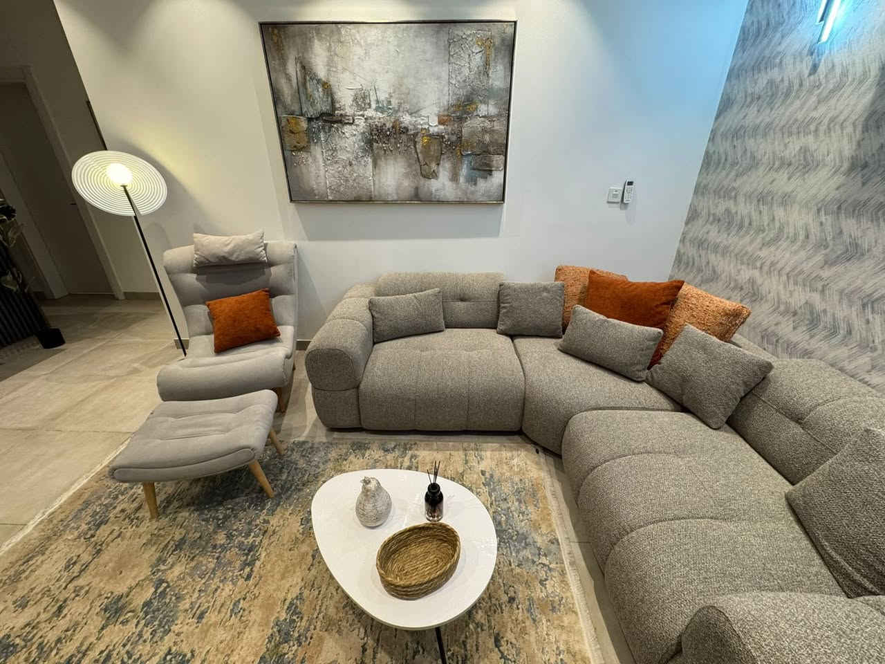 ✨ **فرصة سكنية مميزة في مجمع اللؤلؤة السكني في كربلاء!** ✨
🏡 **تفاصيل المشروع:**
- تسليم الوحدات خلال 8 أشهر.
- مساحات تبدأ من 200 متر مربع.
- أسعار تبدأ من 255 مليون دينار.

💰 **خيارات التمويل:**
- قرض عقاري يصل إلى 116 مليون دينار.
- **خصم 5%** عند التسديد.
- **خصم 20%** عند الدفع النقدي.

لا تفوت هذه الفرصة الذهبية! للحجز والاستفسار، تواصل معنا عبر:

📞 *********** (موبايل + واتساب)  
📞 *********** (واتساب فقط)
