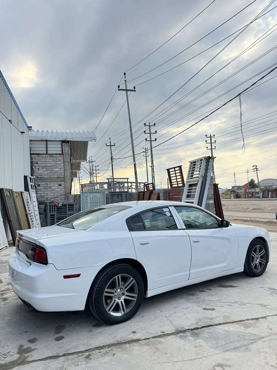 سلام عليكم 
دوج جارجر موديل ١٣ كندية كفاله 
داخل جلد عسلي كير موس طياره
السيارة فقط قطعة وحدة صبغ والباقي كفاله 
سياره جديده كلش تخم تاير تبريد ثلج جاهزه  حداده عله ايدي 
رقم بصره تحويل مباشر  
مكانهه بصره قضاء المدينه الهوير
ملاحظه سعر بلاش ١٣٧
،***********
