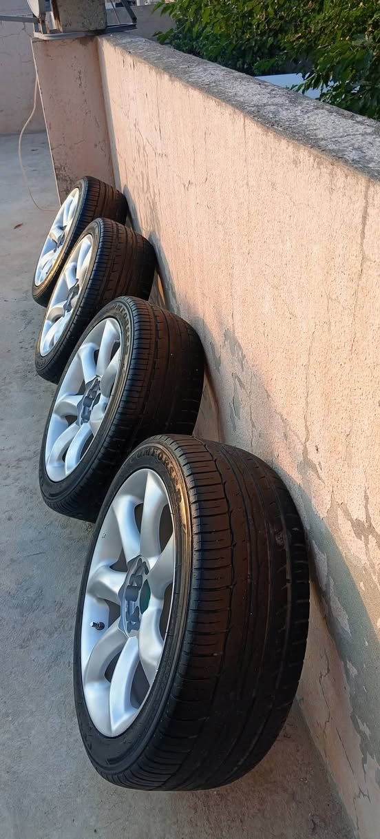 فروشتنە زوڕخاوینە تاسە بویاخ کڕاوەتەوە 17دیە
تایە کانی 100‌‌‌/90/80خاوینە
***********هه ولیر
