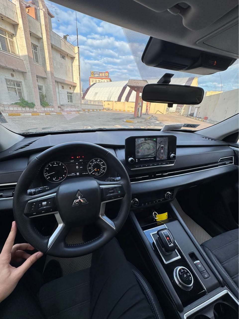 Mitsubishi Outlander SE 2023 🚘
متسوبيشي اوتلاندر اس اي ٢٠٢٣

بوند و جوة بابين صبغ و ٣٧ الف ميل ماشية 👌
ارباك سترن و بردة طاك و  رقم الشاصي بالصور

مواصفات فول فقط مو بانوراما SE 🎖️
خمس كاميرات و بصمة و ٧ راكب و لايتات ليد و شحن وابرليس و شاشة ايباد و كاميرة و ويل كروم و بعد..

كير محرك تبريد 💯
حجر و راديتر و رادار خطوط الشارع بلادية شركة 💯
مرقم و تحويل موجود و بدون مصرف ✅

سعر مناسب 🔥 185 و مجال  
مكان عقرة
*********** اكر, نينوى
