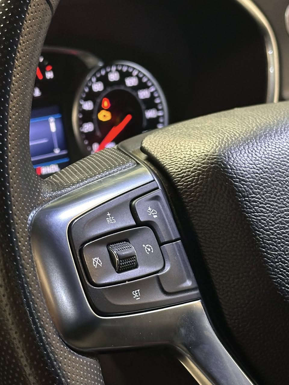 بلايزر موديل 2022 رقم 19 
Lt2 اربعة سلندر 
حادث موضح بالصورة 

بـ 195
 مكان السيارة كربلاء 
***********
