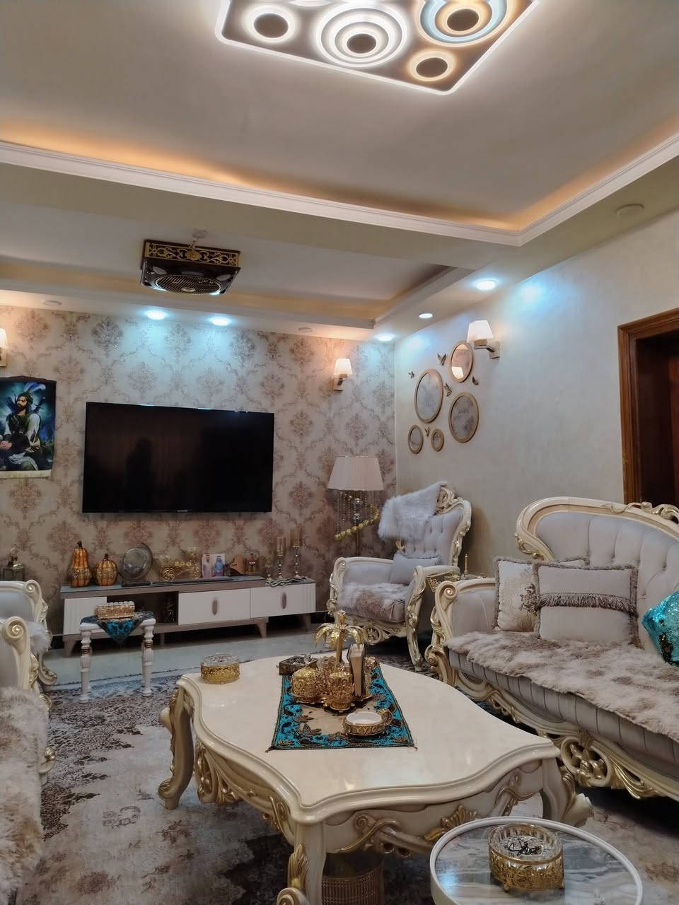 #مكتب_نيوهاوس_للعقار
للبيع ٢٠٠م طابقين حديث منطقة الديوان
........
اعلان رقم ٣١٥
........
للبيع دار ٢٠٠ م طابقين ٤ نوم واجهة ١٠ * ٢٠
مترمم ترميم شامل
٤ غرف نوم
ارضيات مرمر
ديكورات داخليه روعة
منطقة الديوان قرب ثانوية الاصيل
ملاحظة يباع الدار مع السبالت وبعض الأثاث
عند الاتفاق
للاستفسار *********** متوفر واتس اب اتصال
مكتب نيو هاوس للعقار الكائن في
حي الجهاد الديوان مقابل الامانة قرب كوفي ركن الديوان
