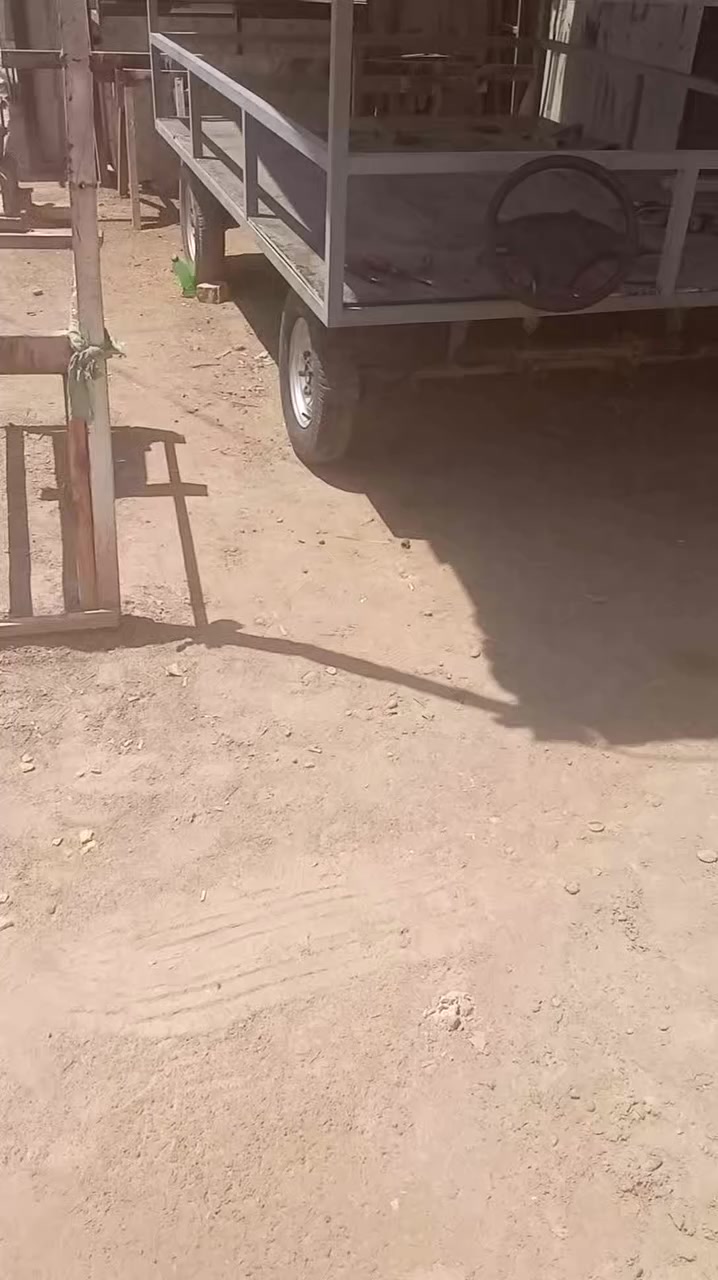 سلام عليكم ورحمه الله وبركاته 
قاسم الجوذري حداده عامه متنقل 
عمل لكافة الأعمال وتصنيع وتحوير لاي شي 
للاستفسار الاتصال على الارقام 
***********/***********
