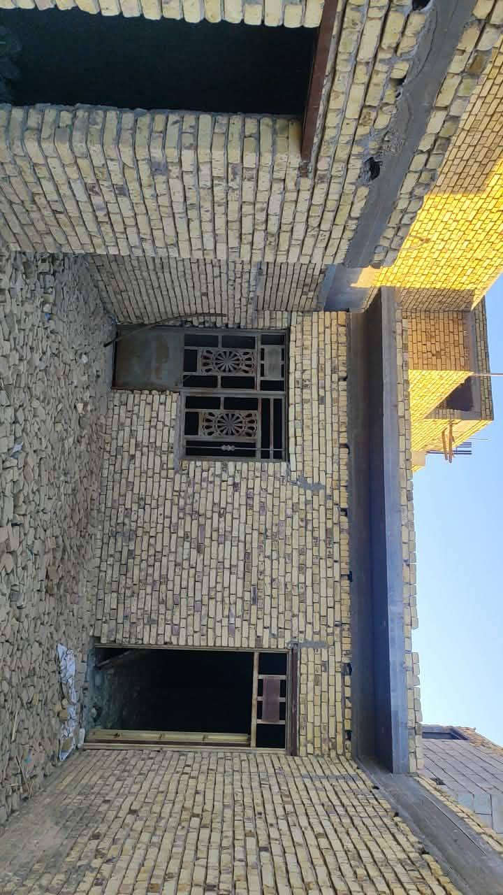 سلام عليكم ورحمة الله وبركاته بيت زراعي للبيع في دور الزراعه مقابيل البيطره مساحته 200م يحتوي عل غرفتين وصاله ودوانيه ومطبخ ملاحضه البيت واصل للبخ فقط بي وصل تطويب البيت لايرهم لامرواس لاقصاد بيع نقد نقد فقط ***********
