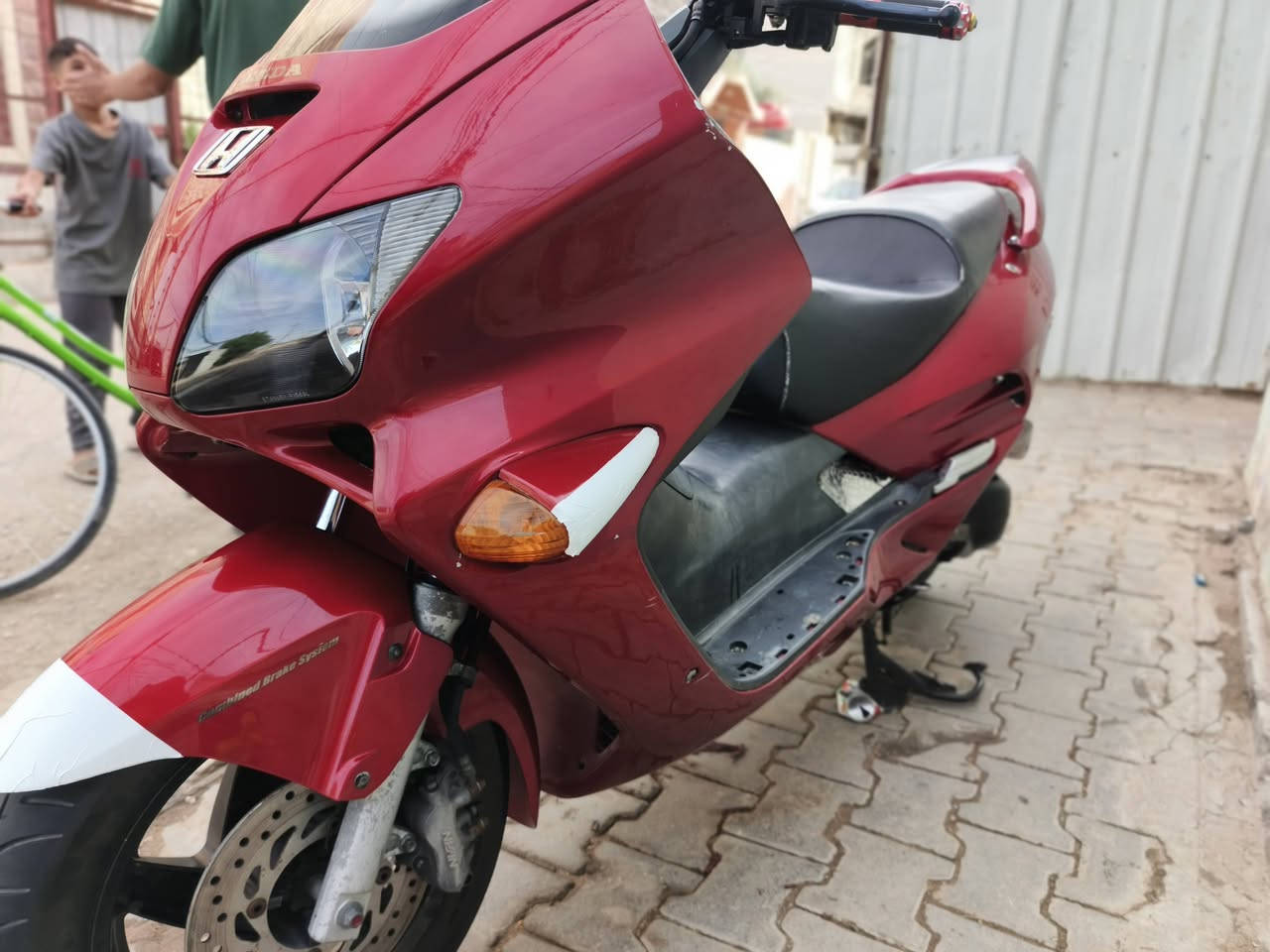 اعاده النشر بسبب الوعود الكاذبه
شباب رجاءً
 الي ميشتري لا يضل يواعد وتالي ميجي
سلام عليكم فورزا 06 موديل 2004
دراجه كفاله عامه محرك كلج ضفيره 
دراجه ماشيه تقريبا 26الف فقط  
رقم كربلاء اصولي 
دراجه باتري تاير واير كله جديد 
بيها بس 
(ملاحضات بل كفر ما مأثره على الدراجه) 
الدراجه  شغاله شلعه ومعدل  
(سعر الدراجه 13 ورقه قفل دولار واحد ما ينزل) 
الدراجه رقم المايعرف سعر الرقم لايسولف
تجي تفحص وتطلع تراي وتقتنع 
المداور ثاني يوم مباشر سنويه باسمك 
مكان الدراجه كربلاء  للتواصل *********** واتساب فقط
