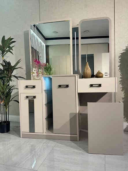 ✨ موديل {مينا} المودرن – 10 قطع
💸السعر 1.850.000/مليون و850 ألف💵
🛏️ السرير مخزن جك ↗
📐 الكنتور مع الملحق:335سم
🧱 ضهر بلوك
🔩 برغي وچوي حديد
🩸 صبغ حراري
💯 تركي درجة أولى🇹🇷🇹🇷🇹🇷
💧 خشب MDF ضد الرطوبة
🛠️ضمان صيانة لمدة 3سنوات🛠️🚚
🚛خدمت توصيل وشد مجانا🛠️🚚

✨ملاحظة اسعارنا مقاربه ل اسعار الجملة 

📞للاستفسار والطلب تواصلو عل الرقم وتساب 

📞📞0770 890 0536//***********
