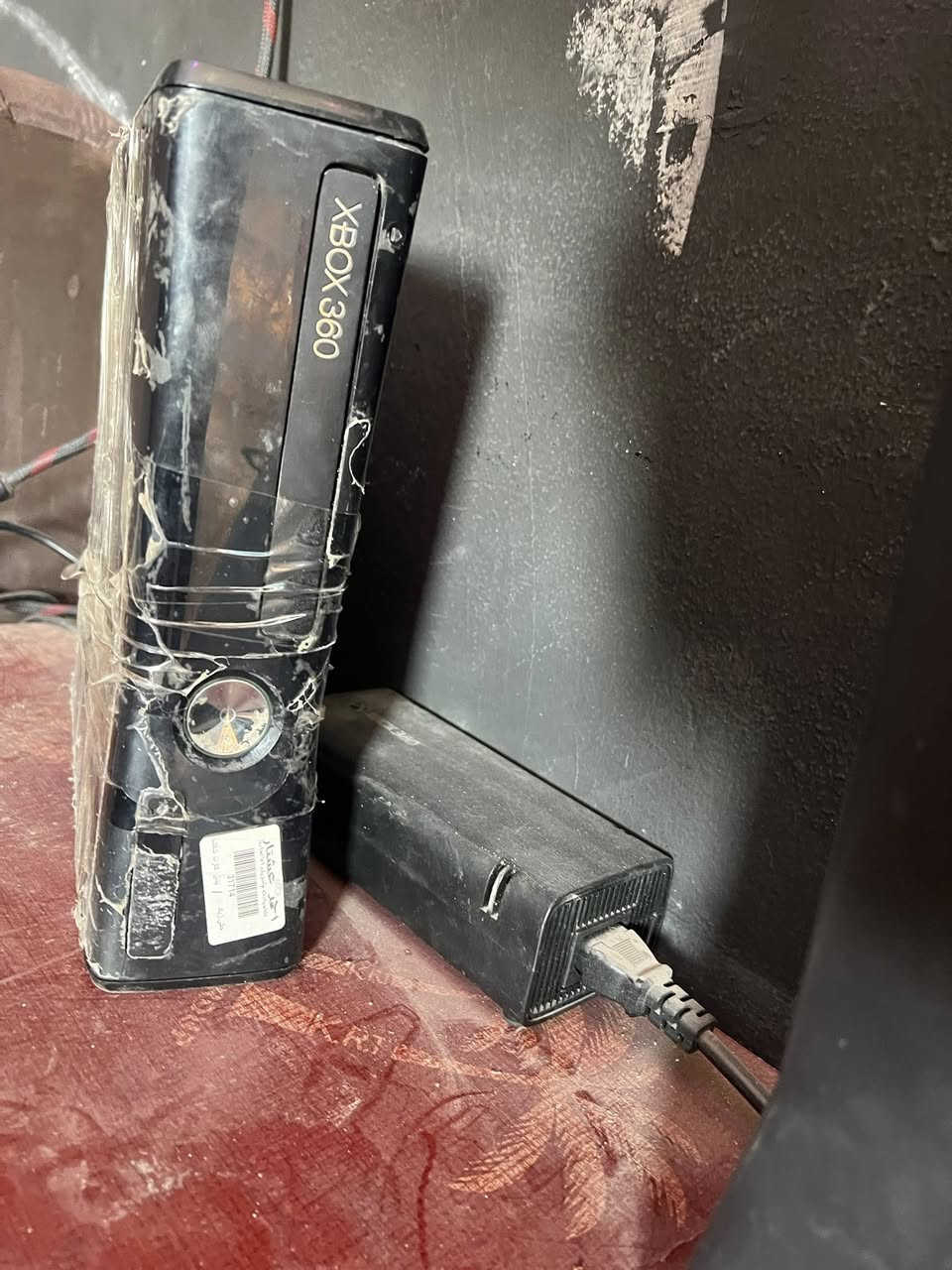 سلام عليكم 
اكس بوكس 2 للبيع 
ملحقات كامله واحد 150 لعبه 
والثاني 50 لعبه مكاني بعقوبه التحرير ***********
