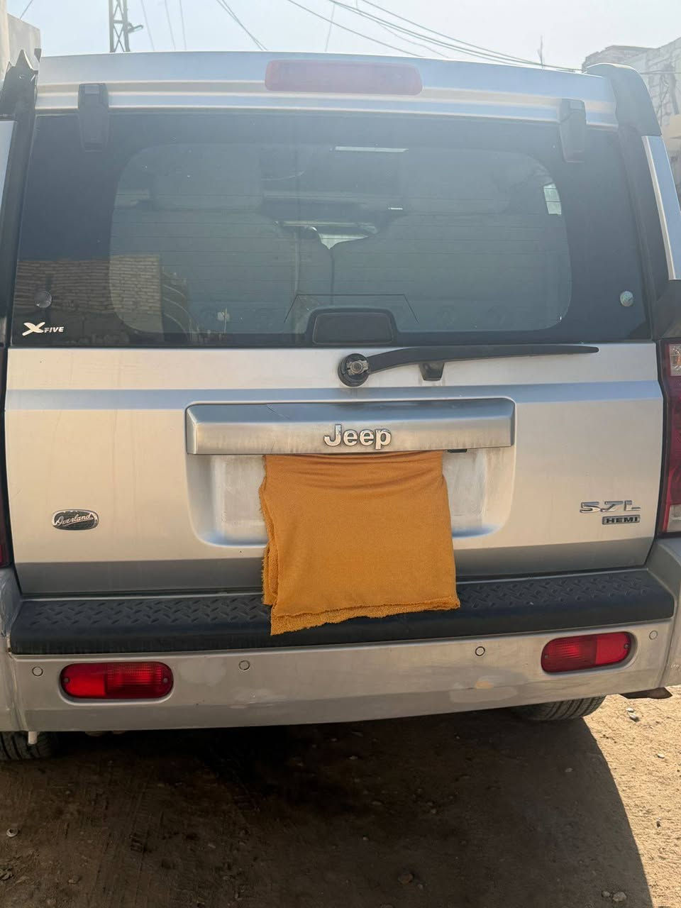 جيب كوماندر ميكنه 5700 هيمي 8  كصه جنطه سياره حلوه سعره 40 وبيه مجال *********** مرتبه وحلوه مكانه نجف

