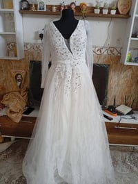 ملابس • جديدة • للبيع