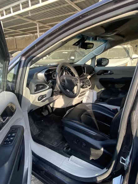 (L )كرايسلر باسفيكا تورنك 
موديل 2023 
حادث: حزام صبغ ابيع صبغ عام  
بدون دواخل 
ايرباك :دنكه و كوشنات 
الممشا : 38،000 ميل قابل للزياده
رقم السياره : فحص مؤقت (تترقم جميع المحافظات شمالي )
  محرك 6 سلندر 3600

رادار امامي 
حساسات خلفية  
 حساسات الاجتياز الجانبية  
 بصمة باب وبصمة تشغيل وتشغيل عن بعد 
كشن ذاكرة (خزن ميموري) لكرسي السائق
طقم ويل حجم 17 مع طقم تاير بحالة ممتازة 
 كاميرا خلفية دوارة مع الستيرن 
 باب جنطة كهربائي شفط 
 ابواب جانبية كهربائية مع بردات اصلية 
 غرفة السيارة جلد اسود اصل 
تحكم كهربائي متكامل لمقاعد المقدمة 
شاشة دشبول كبيرة لمجموعة من الايعازات 
3 قطع تبريد 

 اتصال + واتس اب : ***********

العنوان:دهوك 
السعر :155 وبيه مجال
