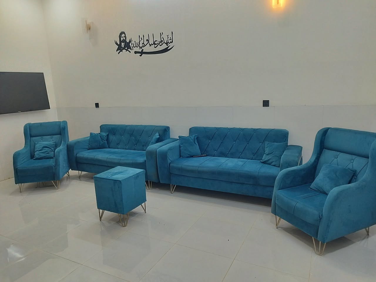 تخم 8 مقاعد نضيف مابي اضرار اخو الجديد العنوان بغداد *********** بيه واتساب موجود توصيل
