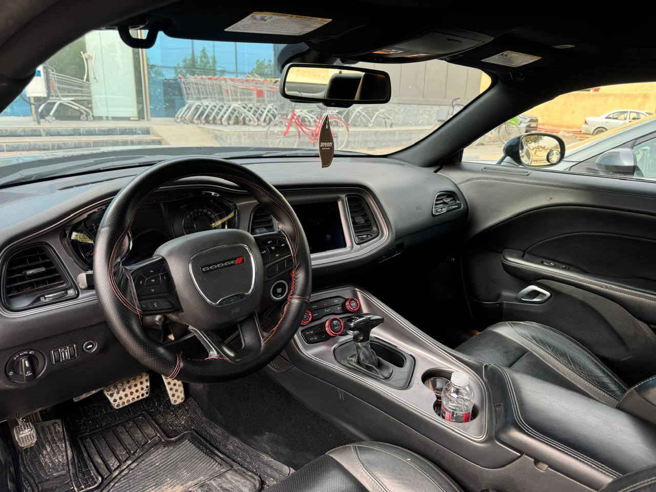 للبيع 
جالنجر 2023
SXT 
ضرر جاملغ + بنيد 
السعر 185$
ماشية ٥٥ الف كيلو 
كشنات جلد 
تدفئة تبريد كشن 
تدفئة سترين 
ستيرن كهرباء 
خزن كشن 
كشن كهرباء 
شاشة كبيرة 
تبريد قطعتين 
4AWD السيارة
للاستفسار الاتصال 
***********
